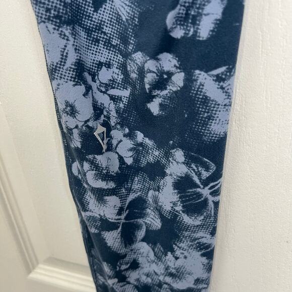 Lot of Girls Ivivva Leggings Black Floral Navy/Reversible Girl's Size 12 - Picture 4 of 11